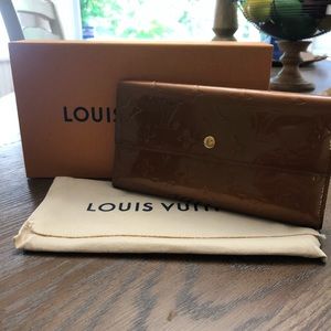 LV patent wallet